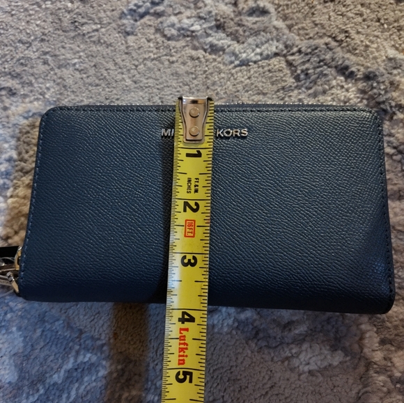 NWT! Michael Kors Wallet/Wristlet - Picture 12 of 12